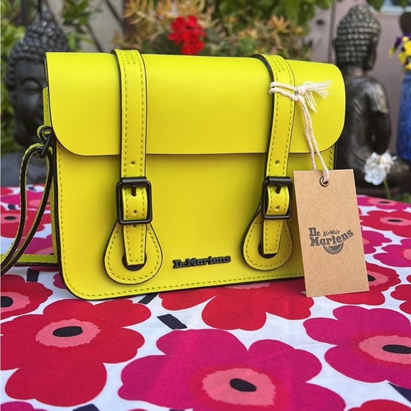 💥 New Dr. Martens Yellow 7 Inch Crossbody Satchel Bag 💥 - Picture 12 of 14